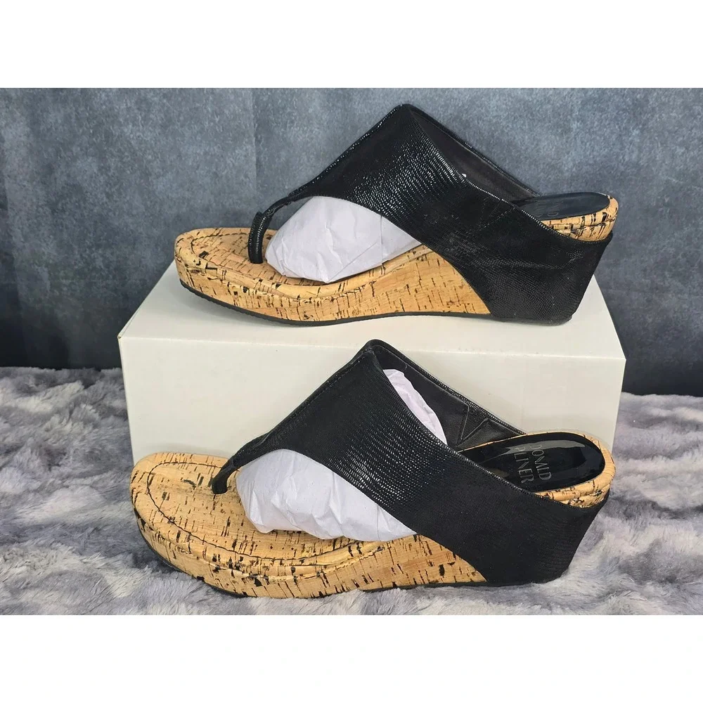 NWB Donald Pliner Gil85x Wedge Slip on Black Lizard Suede Thong Womens 12M